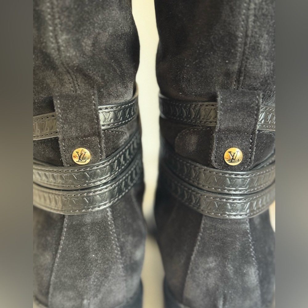 Louis Vuitton Crossroad Suede Black Boots 🌟 - Picture 7 of 14